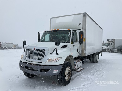 2019 International 4300 SBA 4x2 شاحنة فان