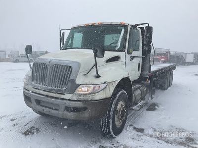 2012 International 4400SBA DuraStar 6x4 平台トラック