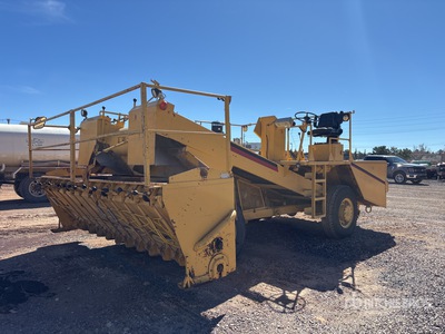 1989 W.H. Manufacturing Chip Spreader