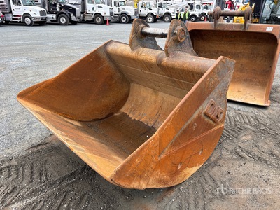 CWS 70 in Cleanup Excavator Bucket
