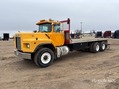 1992 Mack 688S Tandem 6x4 Flatbed Truck