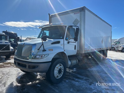 2014 International DuraStar 4400 6x4 Van Truck