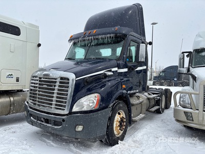 2013 Freightliner Cascadia 113 6x4 T/A Day Cab Truck Tractor