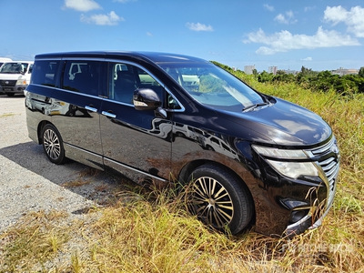 2016 年 Nissan Elgrand Passenger Van