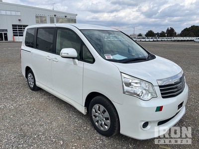 2014 Toyota NOAH Minivan
