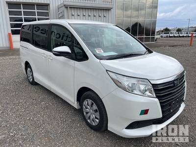 2014 Toyota NOAH Minivan
