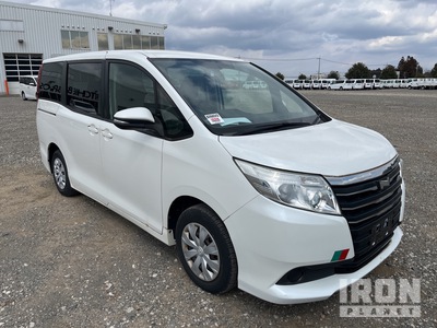 2014 Toyota NOAH Minivan