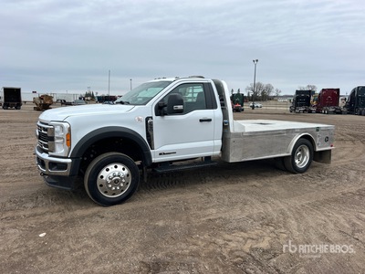 2023 Ford F-550 4x4 Camion à Plateau
