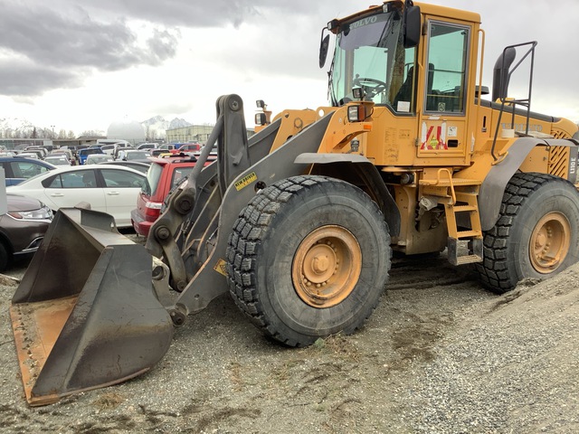 2004 Volvo L110E Wheel Loader (Inoperable) 2004 Volvo L110E Wheel Loader (Inoperable)