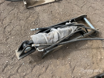 2026 GIYI GY-XJ5T 12 in Excavator Thumb - Fits Cat (Unused)