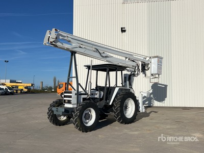 1979 Renault 781.4 Tracteur Agricole Avec Nacelle 4WD-tractor