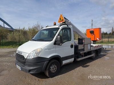 2013 Multitel 160ALU/DS 16 m on 2013 Iveco 35S13 4x2 Camion Nacelle Camion à godets