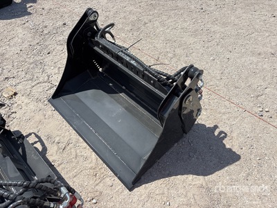 2026 GIYI GY-XKH39 39 in Multi-Purpose Mini Skid Steer Bucket (Unused)