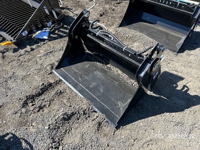 2025 GIYI GY-XKH39F 39 in Multi-Purpose Mini Skid Steer Bucket (Unused)
