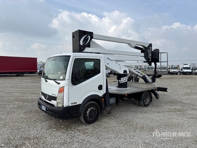 2011 Socage DA320 20 m on 2011 Nissan Cabstar 35.11 Camion de cubo