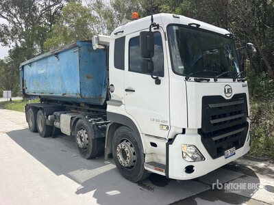 2021 UD CG 32 420 8x4 Quon شاحنة بنظام الرافعة الخطافية