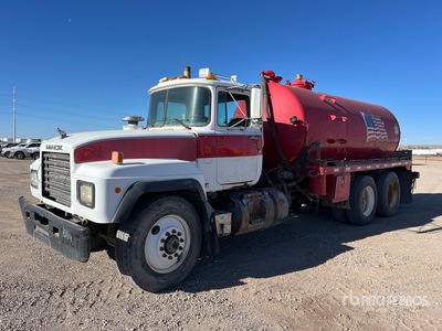 2001 Mack RD600 6x4 Vacuum Tanker Truck