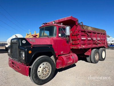 1987 Mack R686ST 6x4 T/A Camión dumper