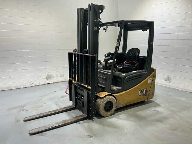 2022 Cat 2ET3500 3180 lb Electric Forklift
