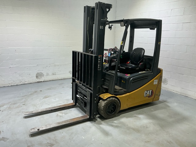2022 Cat 2ET3500 3180 lb Electric Forklift