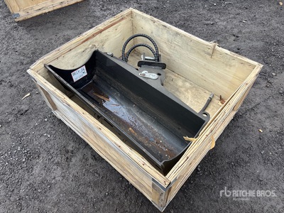 2025 Machpro 32 in Hydraulic Tilting Excavator Bucket - Fits 1 ton (Unused)
