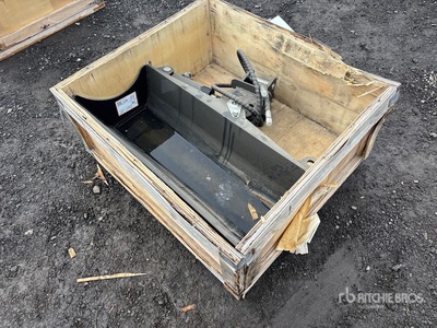 2025 Machpro 32 in Hydraulic Tilting Excavator Bucket - Fits 1 ton (Unused)