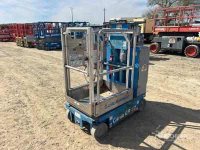 2014 Genie GR-12 رافعة عمودية