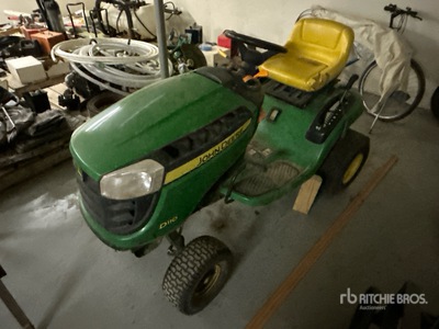 2015 John Deere D110 4x2 Ride-On Cortacesped