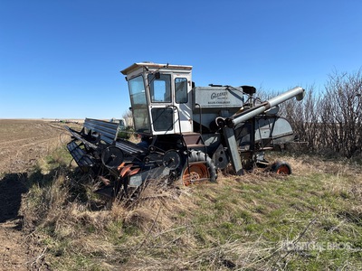 Gleaner Combine Harvester (Inoperable)
