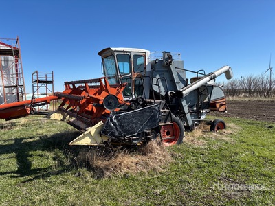 Gleaner Combine Harvester (Inoperable)