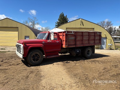 1975 Ford F600 4x2 شاحنة حبوب