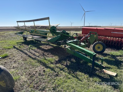 John Deere 20 ft Pull Type Swather Ecumeur