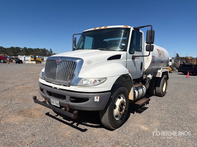 2019 International 4300 4x2 شاحنة مياه