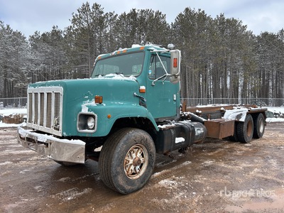 1998 International 2647 6x4 Roll-Off Truck