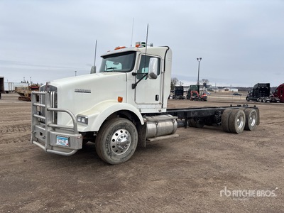 2009 Kenworth T800 6x4 を見 Cab and Chassis