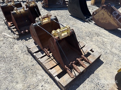 Quantity of (2) 18" 24" Excavator Bucket - Fits CAT/Hyundai 302.5/R25Z-9AK