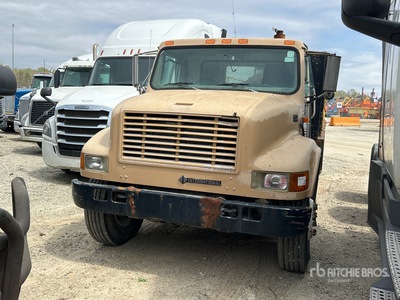 2000 International 4700 4x2 Flatbed Truck