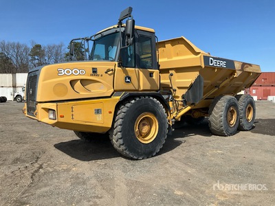 2012 John Deere 300D Knickgelenkter Muldenkipper