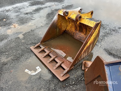 35 in Digging Excavator Bucket