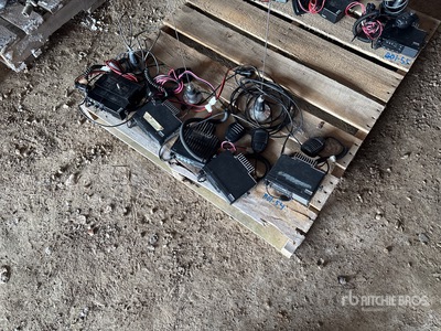 Quantity of (5) 2-Way أجهزة الراديو