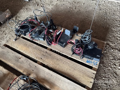 Quantity of (4) 2-Way أجهزة الراديو