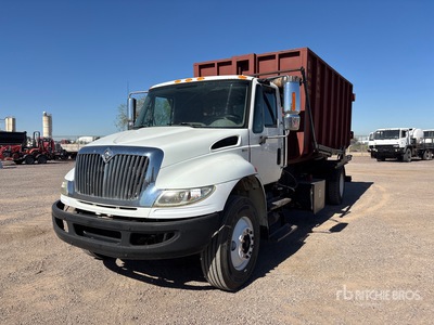 2010 International 4300 شاحنة لرفع ووضع الحاويات