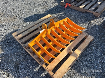2026 GIYI 38 in Pro Excavator Rake - Fits Cat 303 (Unused)