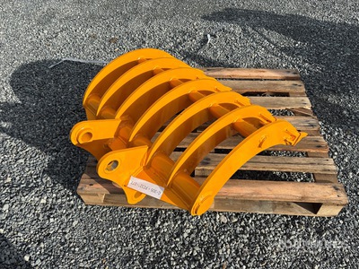 2026 GIYI 32 in Excavator Rake - Fits Cat 305 (Unused)
