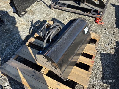 2026 GIYI GY-D3T 32 in Tilting Excavator Bucket - Fits Cat 3-5 ton Excavator (Unused)