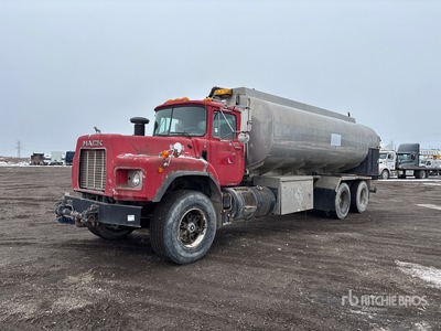 1995 Mack RB6885 6x4 Water Truck