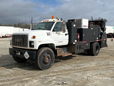 2000 GMC 7500 4x2 Camion citerne à carburant et lubrifiant