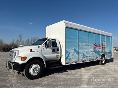 2004 Ford F-750 XL 4x2 Autocarro per traporto bevande