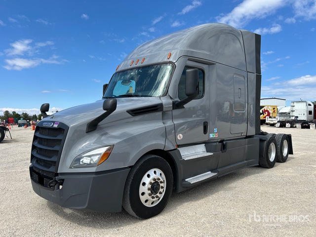 2022 Freightliner Cascadia 126 6x4 T/A Sleeper Truck Tractor
