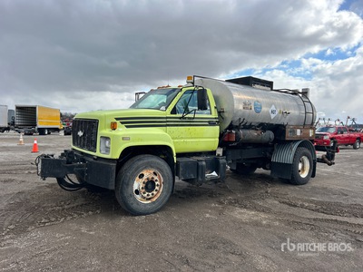 1998 Etnyre S2380 2000 gal on 1997 Chevrolet C7500 4x2 Asphalt Distributor Truck